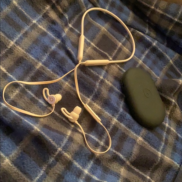 Light baby pink beats - Picture 1 of 1